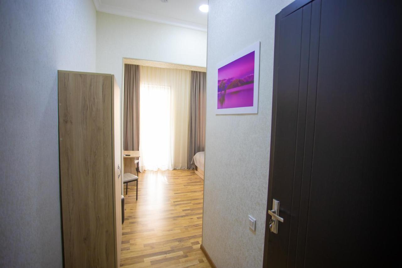 Peradia Hotel คูทายสิ ภายนอก รูปภาพ
